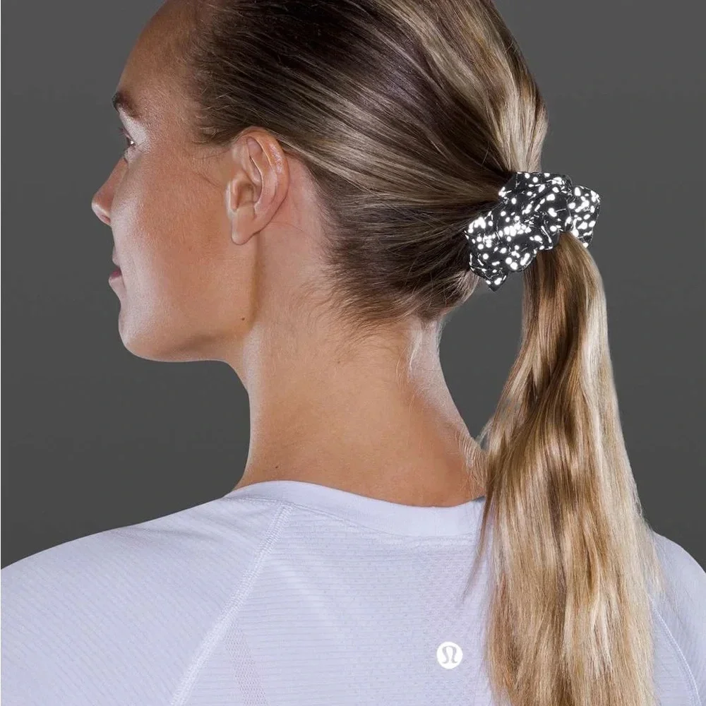 🆕⭐️ Lululemon Uplifting Scrunchie Reflective Crinkle Dust Alpine White